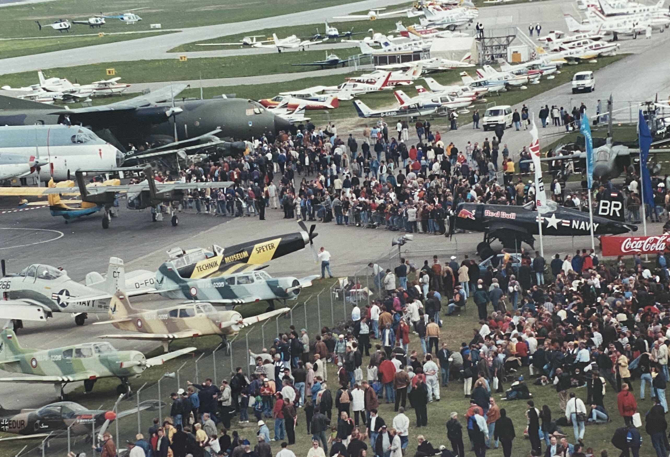 Crowds on the outdoor display at AERO