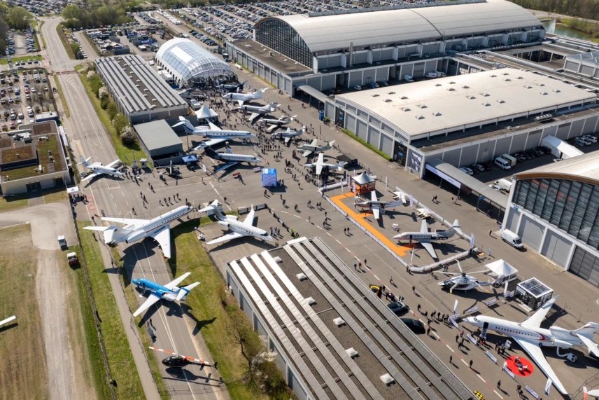 Vista aérea do complexo da AERO Friedrichshafen, sede da edição 2026 com forte presença de aviação executiva